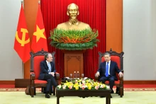 El secretario general del Partido Comunista de Vietnam (PCV), To Lam, recibe a Daniel Rosen, director ejecutivo del grupo Rosen Partners. (Foto: Nhan Dan)