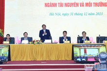 Premier vietnamita asiste a conferencia de balance del sector de recursos naturales y medio ambiente