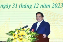 El primer ministro de Vietnam, Pham Minh Chinh, habla en el evento.