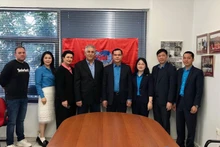 El presidente honorario de la Federación Sindical Mundial, George Mavrikos, recibe a la delegación de la Confederación General del Trabajo de Vietnam. (Fotografía: VNA)