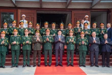 [Foto] Presidente de Vietnam felicita a soldados de las Fuerzas Especiales por el Tet