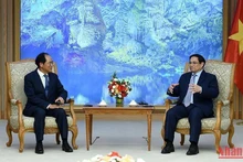 El primer ministro de Vietnam, Pham Minh Chinh, recibe al embajador saliente del Corea del Sur, Park Noh Wan. (Fotografía: Nhan Dan)