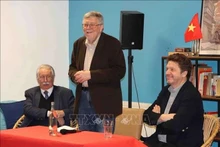 Pierre Gréga, presidente de la Asociación de Amistad Bélgica-Vietnam, habla en un evento de apoyo a las víctimas vietnamitas del Agente Naranja en Bruselas (Bélgica) en febrero de 2025. (Foto: VNA)