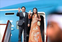 El primer ministro Pham Minh Chinh y su esposa concluyen con éxito visita oficial a Catar.