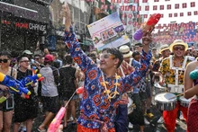 En la fiesta tradicional del Año Nuevo Songkran de Tailandia (Foto: AFP/VNA)