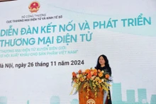 Le Hoang Oanh, jefa del Departamento de Comercio Electrónico y Economía Digital, pronuncia un discurso en el foro. (Foto: VNA)
