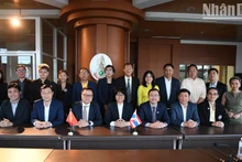 Delegados de la Asociación de Periodistas de Vietnam y de la Confederación de Periodistas Tailandeses. 
