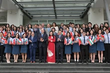 [Foto] Presidente búlgaro dialoga con estudiantes de la Academia Diplomática de Vietnam