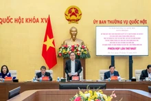 El presidente de la Asamblea Nacional de Vietnam, Tran Thanh Man, preside la reunión.