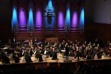 La Orquesta Sinfónica Académica Estatal de Moscú actúa una obra (Foto: VNA)