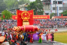 Celebran solemnemente 70 aniversario de Victoria de Dien Bien Phu