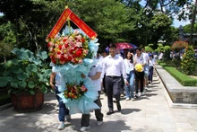 Jóvenes vietnamitas en ultramar rinden homenaje al Presidente Ho Chi Minh