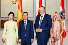 El presidente de Vietnam, Vo Van Thuong y el gobernador de Burgenland, Hans Peter Doskozil, con sus cónyuges (Fotografía: VNA)