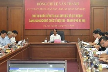 El viceprimer ministro de Vietnam Le Van Thanh, habla en la reunión de trabajo. (Fotografía: VGP)