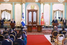 El primer ministro vietnamita, Pham Minh Chinh, y el presidente de República Dominicana, Luis Abinader Corona, presiden la conferencia de prensa conjunta tras sus conversaciones (Foto: VNA)