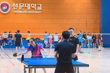 Tenis de mesa para femenina en el festival. (Fotografía: VNA)