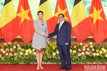 El primer ministro de Vietnam, Pham Minh Chinh, recibe a la presidenta del Senado de Bélgica, Stéphanie D'Hose. (Fotografía: Nhan Dan)