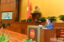 El ministro Hau A Lenh, jefe del Comité de Asuntos Étnicos del Gobierno, habla en el evento.