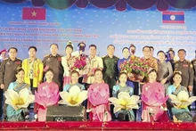 Espectáculo celebra 75 años del establecimiento del Ejército Popular de Laos (Foto: VNA)