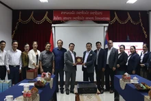 La delegación de la Asociación de Periodistas de Vietnam trabaja con el periódico Pasaxon.