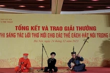 Práctica del canto folclórico Ca tru por artesanos de Hanói. (Foto: thanhtra.com.vn)