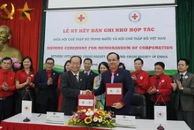 La Cruz Roja de Vietnam y su similar de China firman un Memorando de Entendimiento sobre cooperación para el período 2023-2028. (Fotografía: Cruz Roja de Vietnam)
