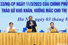 El primer ministro de Vietnam, Pham Minh Chinh, preside la teleconferencia.