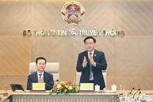 [Foto] Presidente del Parlamento vietnamita trabaja con Ministerio de Información y Comunicación 