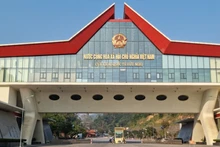 Actividades comerciales en puerta fronteriza Huu Nghi retornan a la normalidad
