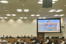 El represente del Ministerio de Recursos Naturales y Medio Ambiente de Vietnam, Nguyen Ba Thuy, interviene en la conferencia. (Fotografía: VNA)