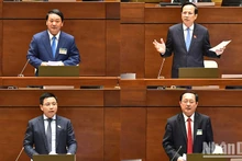 El ministro de Trabajo, Inválidos de Guerra y Asuntos Sociales, Dao Ngoc Dung; el ministro y jefe del Comité de Asuntos Étnicos, Hau A Lenh; el ministro de Ciencia y Tecnología, Huynh Thanh Dat, y el ministro del Transporte, Nguyen Van Thang, comparecían ante la Asamblea Nacional para aclarar temas de interés nacional.