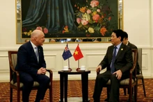 El presidente vietnamita, Luong Cuong, recibe al primer ministro de Nueva Zelanda, Christopher Luxon, en Lima, Perú. (Foto: VNA)