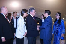 La ceremonia de despedida del primer ministro Pham Minh Chinh y su esposa en el aeropuerto internacional de Noi Bai, Hanói.