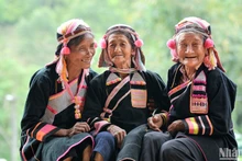 [Foto] La belleza de los trajes de la etnia vietnamita Ha Nhi en el pueblo de Pa Pang
