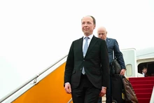 El presidente de la Asamblea Nacional de Finlandia, Jussi Halla-aho, llega al aeropuerto internacional de Noi Bai, en Hanói, iniciando una visita oficial a Vietnam. (Foto: Portal de Información Gubernamental)