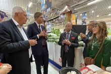 Arroz vietnamita presente por primera vez en supermercado de E.Leclerc en Francia. (Fotografía: VNA)