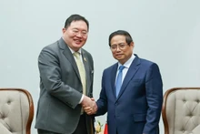 El primer ministro de Vietnam, Pham Minh Chinh, recibe a Thammasak Sethaudom, presidente y director ejecutivo del Grupo SCG. (Foto: Nhan Dan)