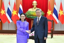 [Foto] Líder partidista de Vietnam recibe a primera ministra de Tailandia