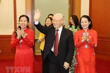 El secretario general del PCV, Nguyen Phu Trong y los delegados. (Fotografía: VNA)