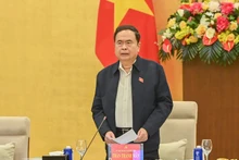 El presidente de la Asamblea Nacional Tran Thanh Man habla en la reunión. (Foto: Nhan Dan)