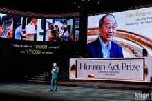 [Foto] Gala de Premiación a Acciones Comunitarias del periódico Nhan Dan 