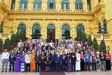 El presidente de Vietnam, Vo Van Thuong, y los delegados (Foto: VNA)
