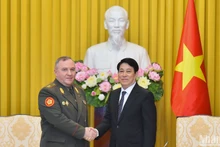 [Foto] Presidente de Vietnam recibe al ministro de Defensa de Belarús