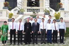 El viceprimer ministro vietnamita Tran Luu Quang visita la Arquidiócesis de Ciudad Ho Chi Minh (Foto: VGP)