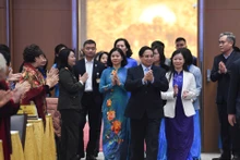 [Foto] Premier vietnamita se reúne con heroínas y científicas ganadoras del premio Kovalevskaia