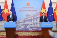 El ministro de Relaciones Exteriores de Vietnam, Bui Thanh Son y el vicepresidente de la CE y alto representante de la UE para Asuntos Exteriores y Política de Seguridad, Josep Borrell Fontelles luego de la conversación (Foto: baoquocte.vn)