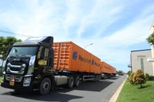 Envío de contenedores de Hoa Phat a Hapag-Lloyd. (Foto: VNA)