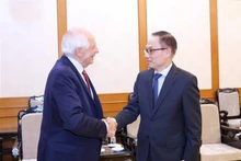 Le Hoai Trung, secretario del Comité Central del Partido Comunista de Vietnam y jefe de su Comisión de Relaciones Exteriores y el vicepresidente de la Comisión Europea, Josep Borrell Fontelles. (Foto: VNA)