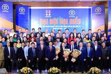 La nueva junta ejecutiva de la Asociación de empresas pequeñas y medianas de Hanoi (Fotografía: VNA)