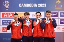 Esgrimistas masculinos vietnamitas. 